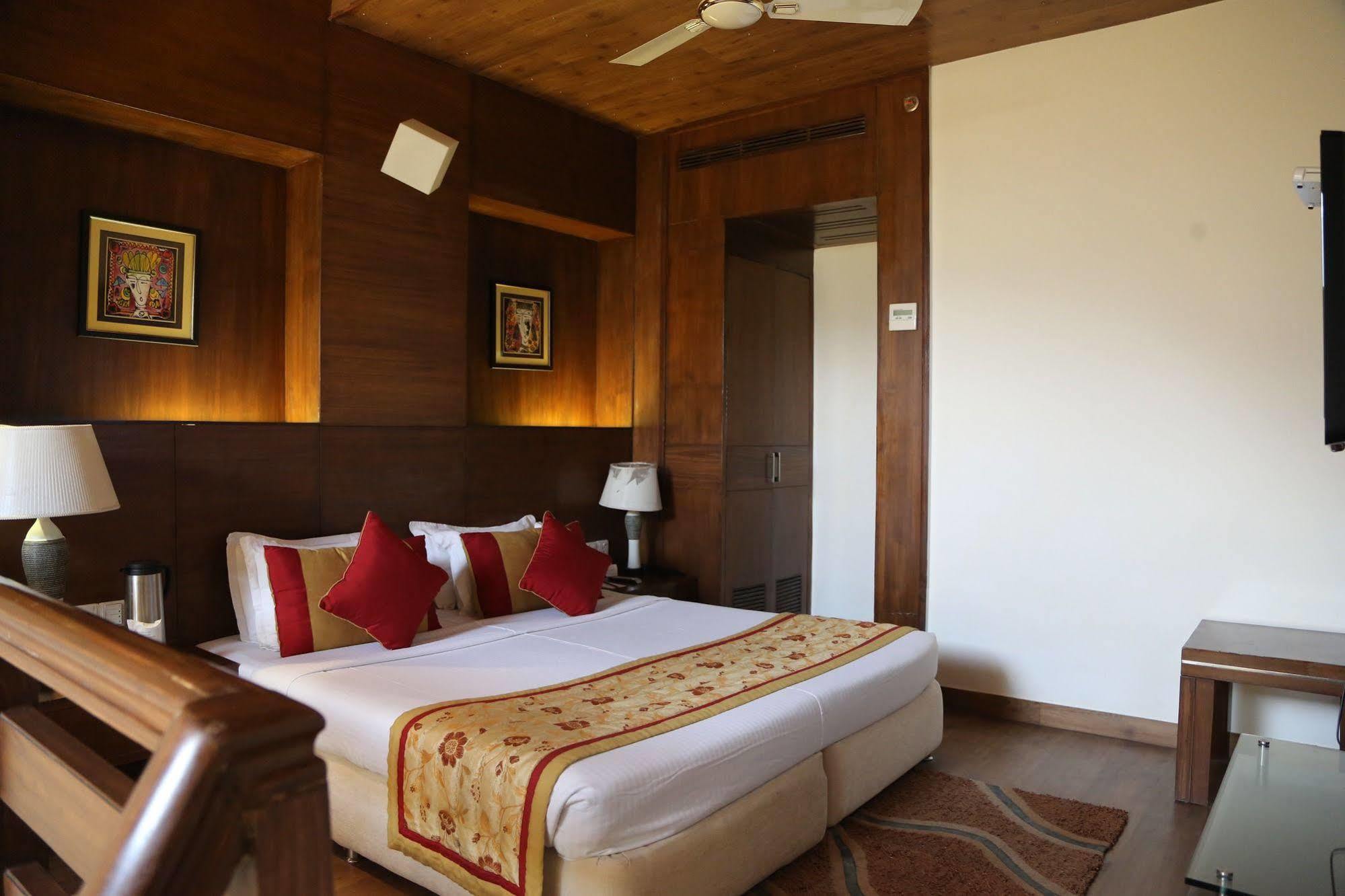 Baba Resorts Dharampur Dharampur  Exteriör bild